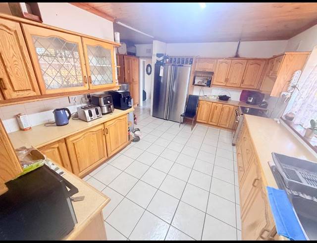 4 BEDROOM HOUSE FOR SALE IN VANDERBIJLPARK CW 5